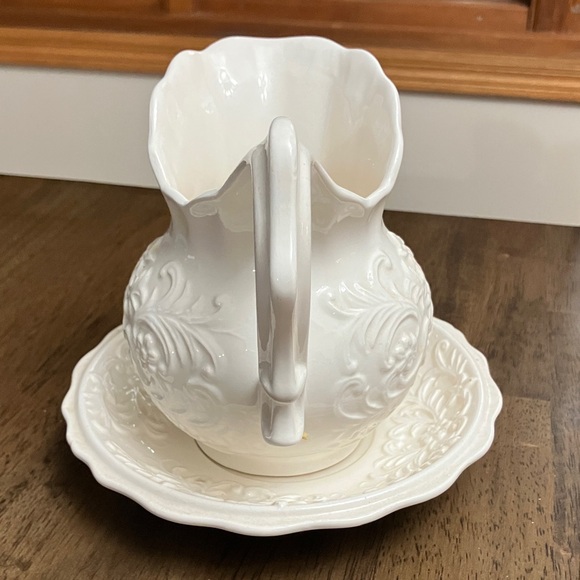 Elegant White Ceramic Pitcher and Bowl Set - Picture 3 of 11